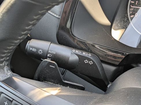 Used 2025 Nissan Pathfinder SV image 24