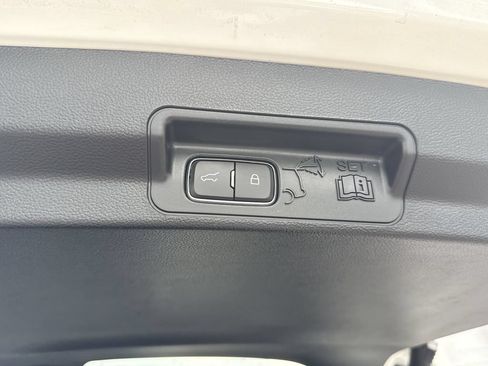Used 2023 Ford Explorer Platinum w/ Technology Package AWD/4WD image 19