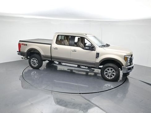 Used 2018 Ford F250 Lariat w/ Chrome Package image 39