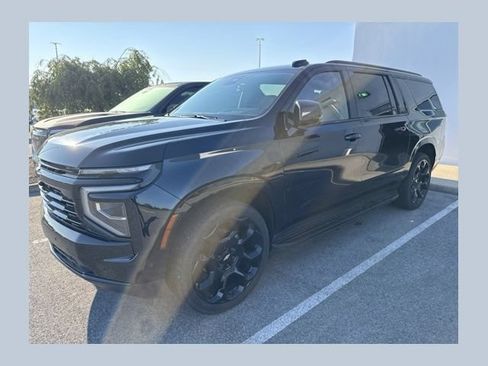 Used 2025 Chevrolet Suburban RST AWD/4WD image 1