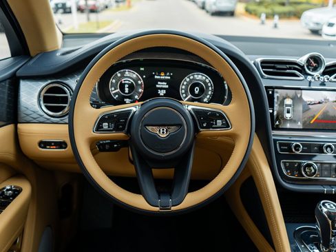 New 2025 Bentley Bentayga V8 image 26