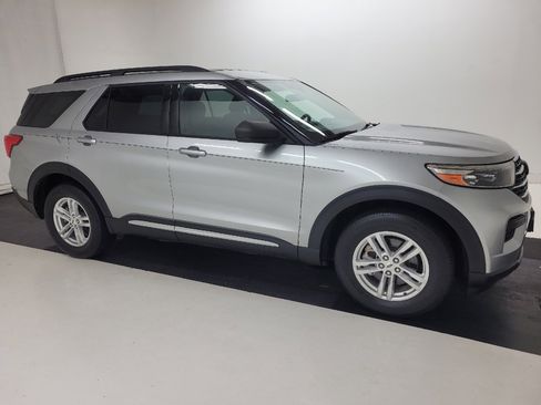 Used 2020 Ford Explorer XLT AWD/4WD image 11