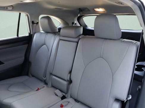 Used 2023 Toyota Highlander Limited AWD/4WD image 21