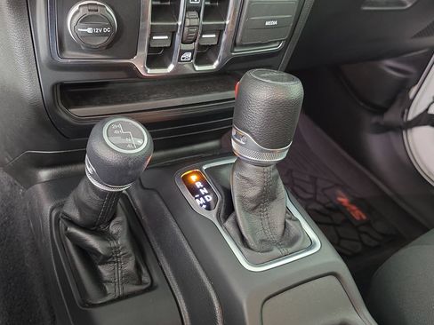 Used 2023 Jeep Gladiator Sport AWD/4WD image 29