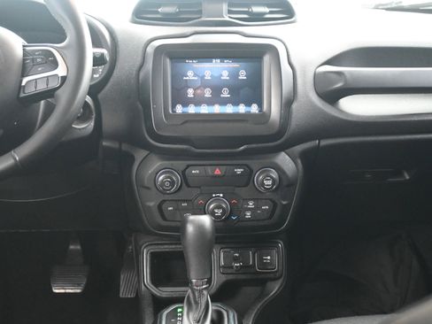 Used 2018 Jeep Renegade Latitude image 31