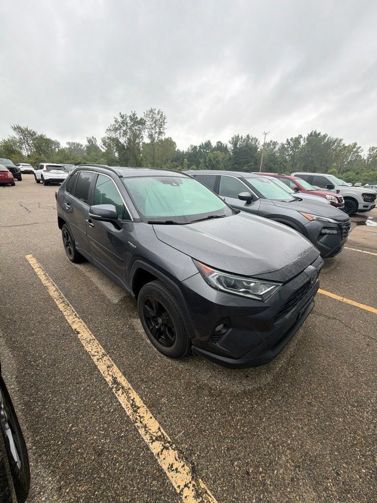 Used 2021 Toyota RAV4 XLE w/ Convenience Package AWD/4WD image 3