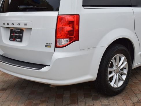 Used 2019 Dodge Grand Caravan SXT image 11