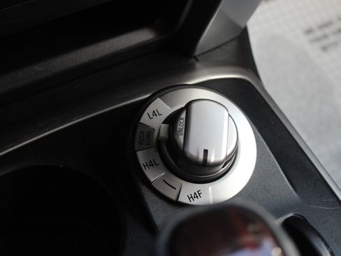 Used 2015 Toyota 4Runner Limited image 33