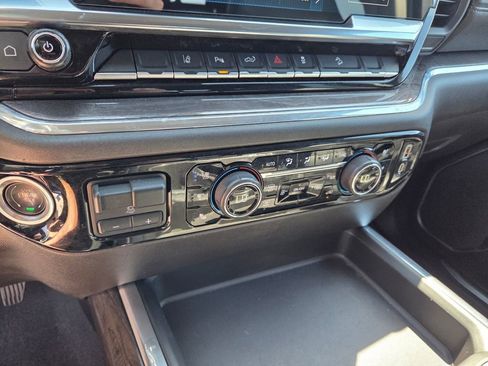 Used 2025 Chevrolet Silverado 2500 LTZ w/ Z71 Chrome Sport Edition image 28