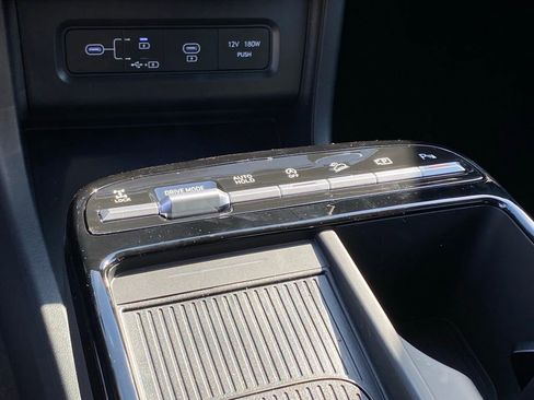 New 2026 Hyundai Tucson Limited AWD/4WD image 18