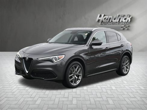 Used 2018 Alfa Romeo Stelvio AWD image 5