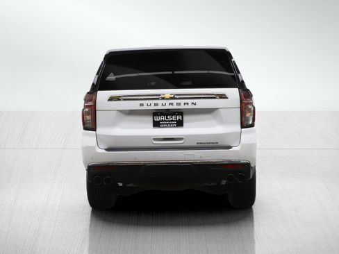 Used 2023 Chevrolet Suburban Premier image 4