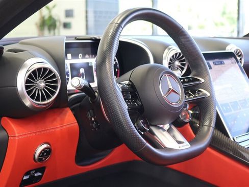 Used 2023 Mercedes-Benz SL 63 AMG 4MATIC w/ Driver Assistance Package image 26