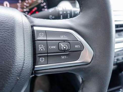 Used 2023 Jeep Compass Limited image 3