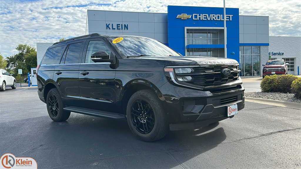 Used 2025 Ford Expedition Active AWD/4WD image 1