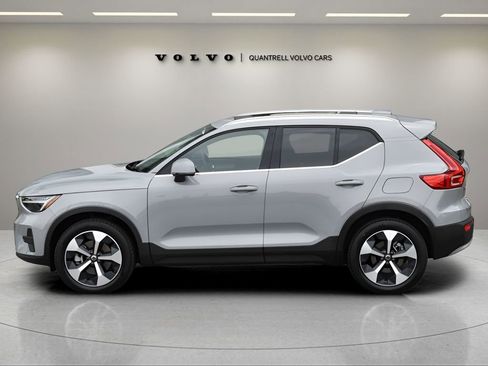 Certified 2025 Volvo XC40 B5 Core w/ Protection Package Premier image 6