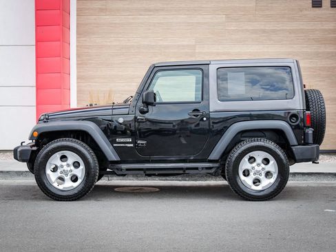 Used 2018 Jeep Wrangler Sport AWD/4WD image 6