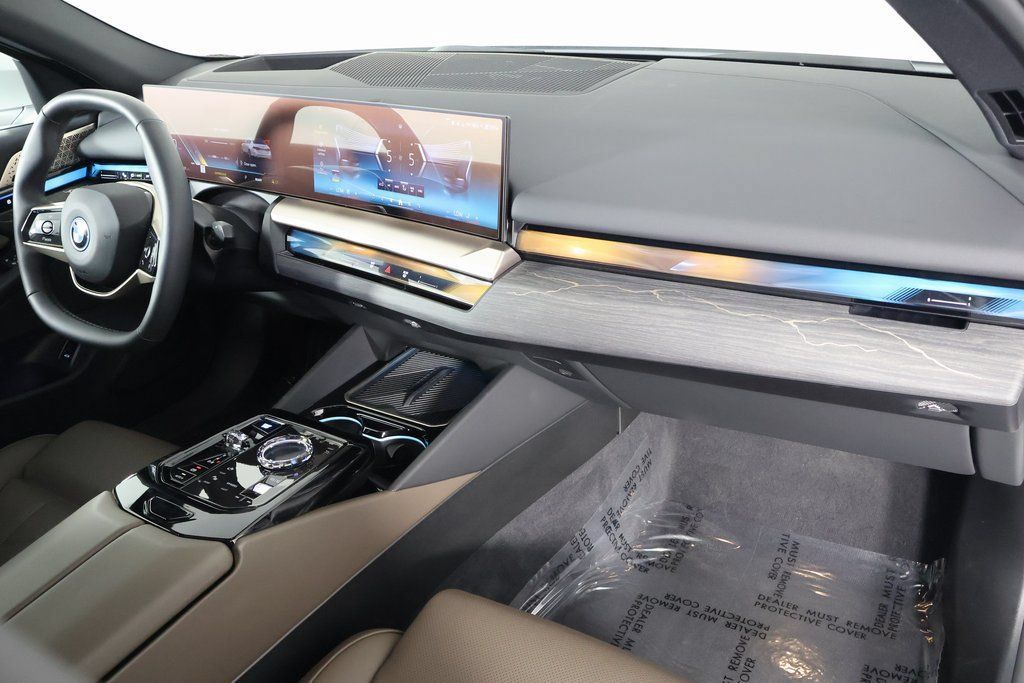 Used 2025 BMW i5 eDrive40i w/ Executive Package RWD image 9
