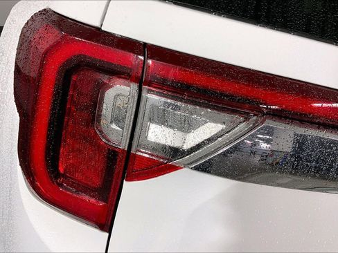 Used 2023 GMC Acadia SLE w/ Driver Convenience Package image 28