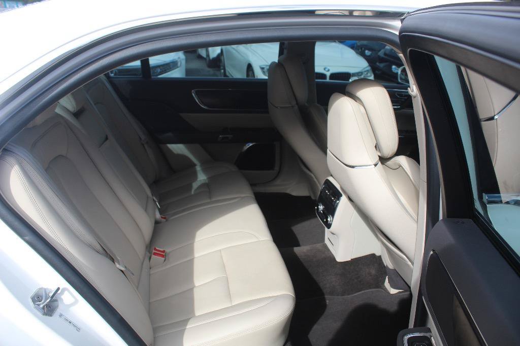Used 2017 Lincoln Continental Reserve FWD image 13