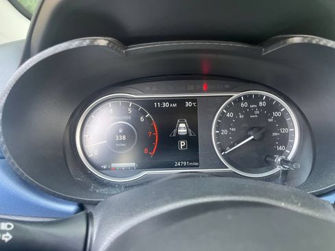 Used 2025 Nissan Versa SV FWD image 33