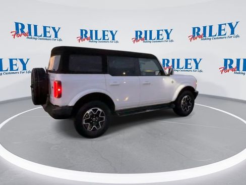 New 2025 Ford Bronco Outer Banks image 8