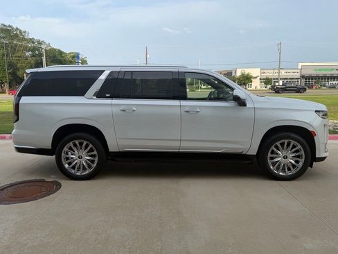 Used 2024 Cadillac Escalade ESV Premium Luxury w/ LPO, Floor Liner Package AWD/4WD image 6