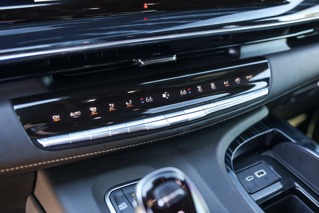 Used 2024 Cadillac Escalade Sport AWD/4WD image 17