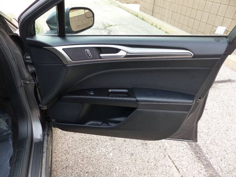 Used 2017 Ford Fusion SE w/ Equipment Group 201A FWD image 46