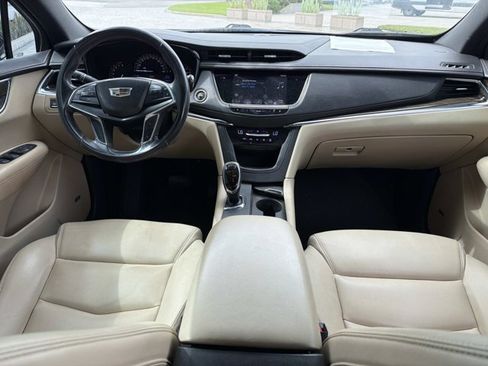Used 2017 Cadillac XT5 FWD image 22