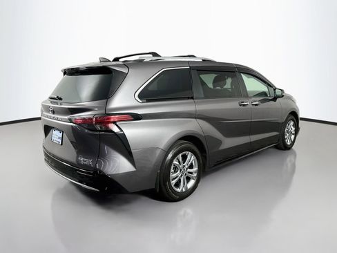 Certified 2024 Toyota Sienna Platinum AWD/4WD image 7
