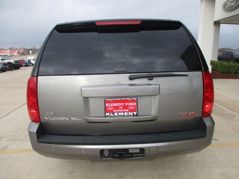 Used 2008 GMC Yukon XL SLT w/ SLT Preferred Equipment Group image 7