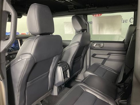 New 2026 Ford Bronco Outer Banks w/ Sasquatch Package AWD/4WD image 15