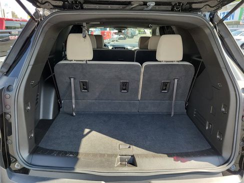 Used 2022 Chevrolet Traverse LS image 23