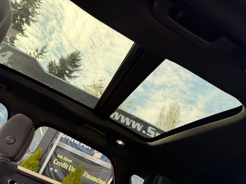 Used 2018 Land Rover Range Rover Velar S image 9