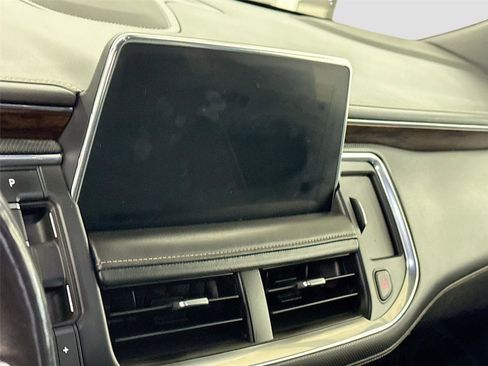 Used 2021 Chevrolet Suburban Premier w/ Premium Package image 4