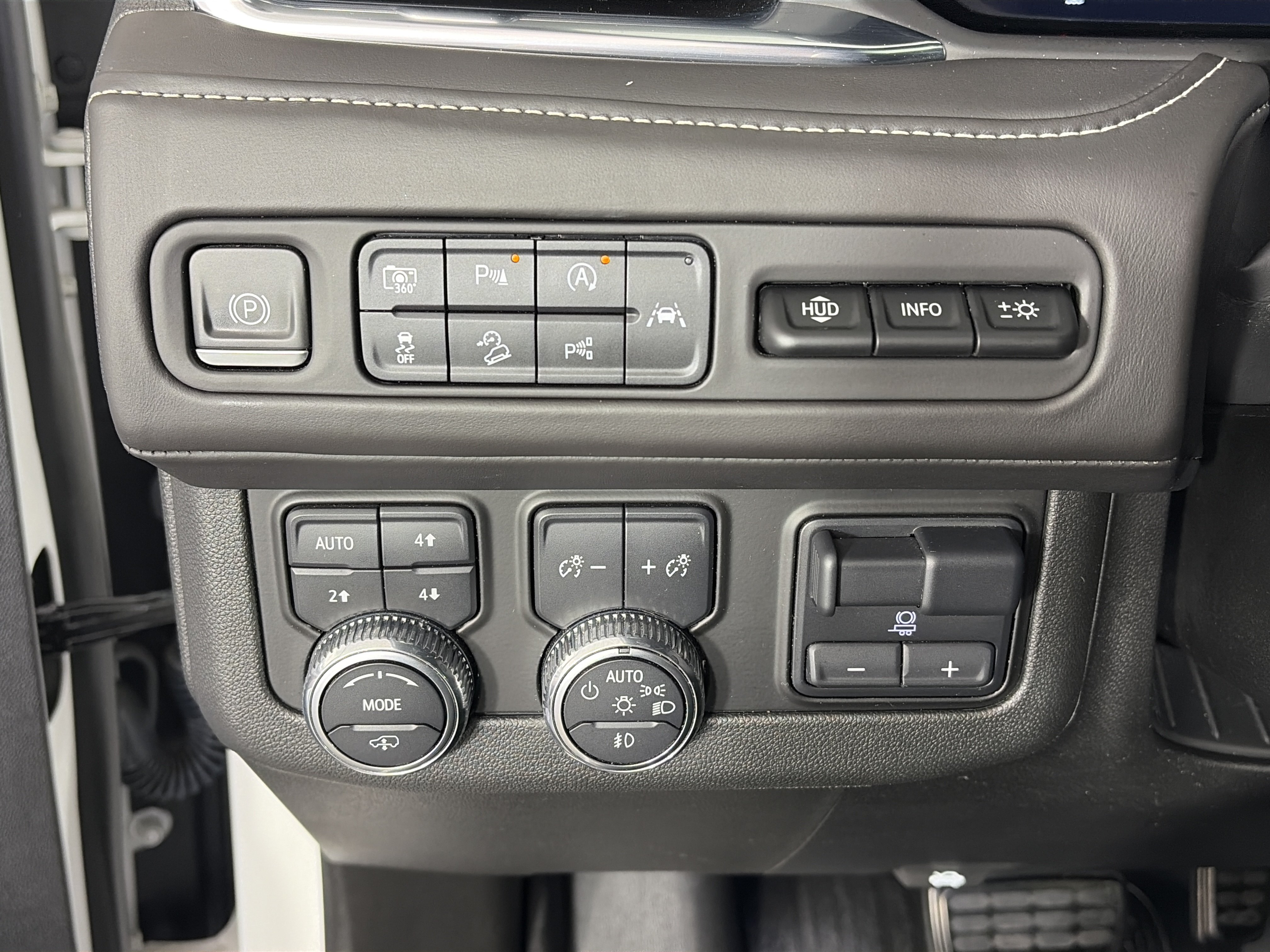 Used 2023 GMC Yukon Denali Ultimate w/ LPO, Floor Liner Package AWD/4WD image 34
