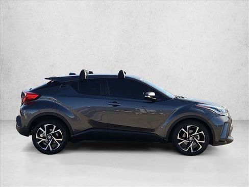 Used 2022 Toyota C-HR XLE FWD image 4
