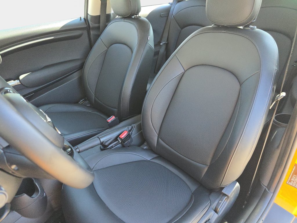 Used 2015 MINI Cooper 2-Door Hardtop FWD image 18