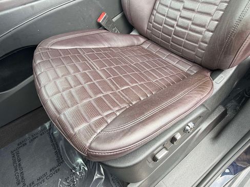 Certified 2022 Cadillac Escalade ESV Premium Luxury Platinum w/ LPO, Radiant Package AWD/4WD image 24