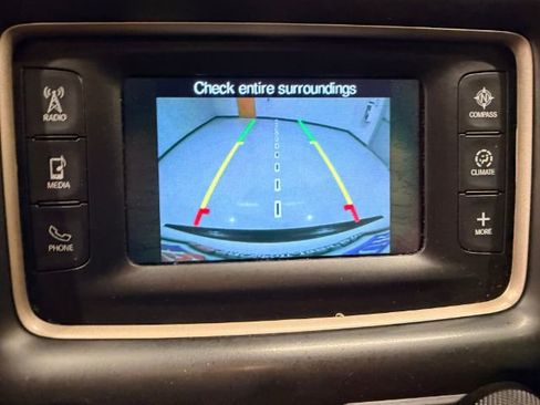 Used 2017 Jeep Grand Cherokee Laredo AWD/4WD image 35