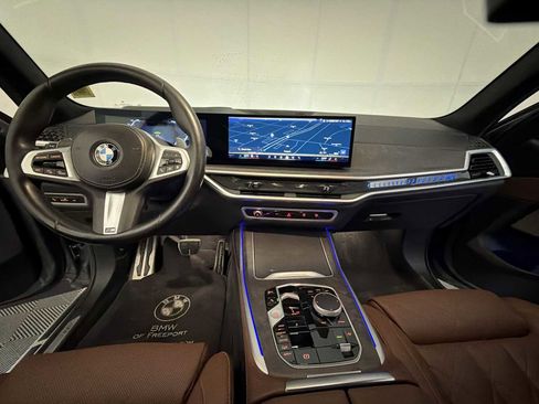 Certified 2024 BMW X7 xDrive40i w/ M Sport Package AWD/4WD image 16