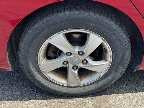 Used 2015 Hyundai Elantra SE FWD image 12