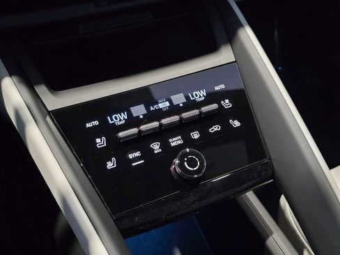 New 2026 Porsche Macan 4 Electric AWD/4WD image 28