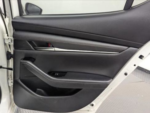 Used 2019 MAZDA MAZDA3 AWD Hatchback w/ Preferred Pkg image 19