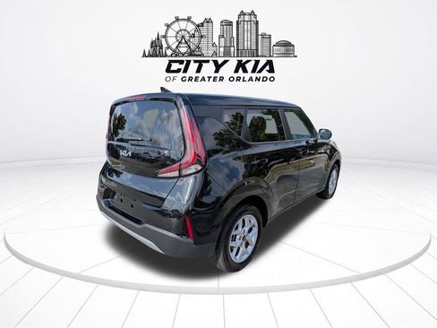 Certified 2025 Kia Soul LX w/ LX Technology Package FWD image 6