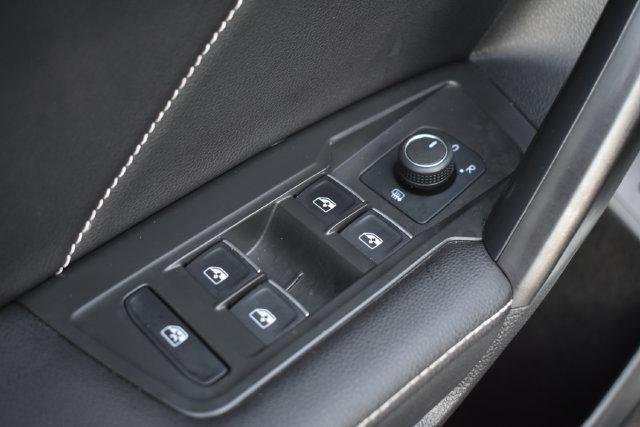 Used 2024 Volkswagen Tiguan SE R-Line AWD/4WD image 19