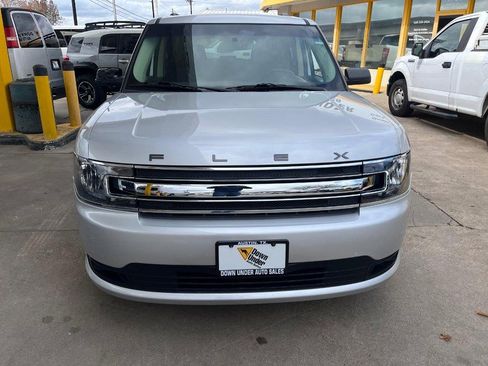 Used 2019 Ford Flex SE image 2