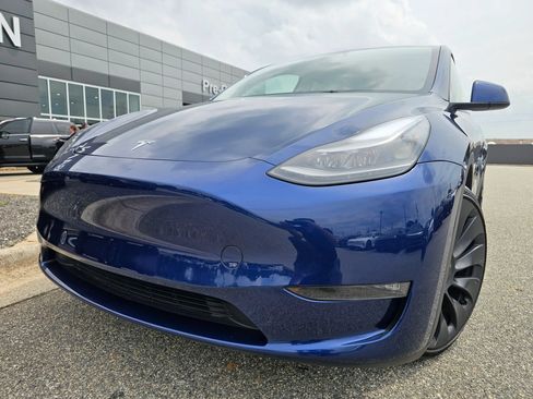Used 2023 Tesla Model Y Performance AWD/4WD image 1