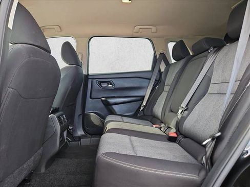 Used 2025 Nissan Rogue SV FWD image 17